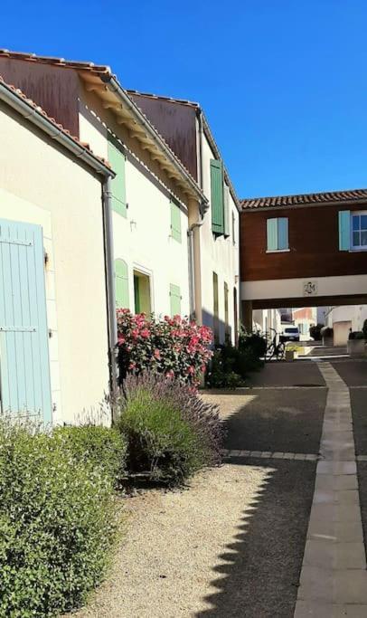 Délicieux moment de détente au coeur de Saint Martin de Ré Exterior foto